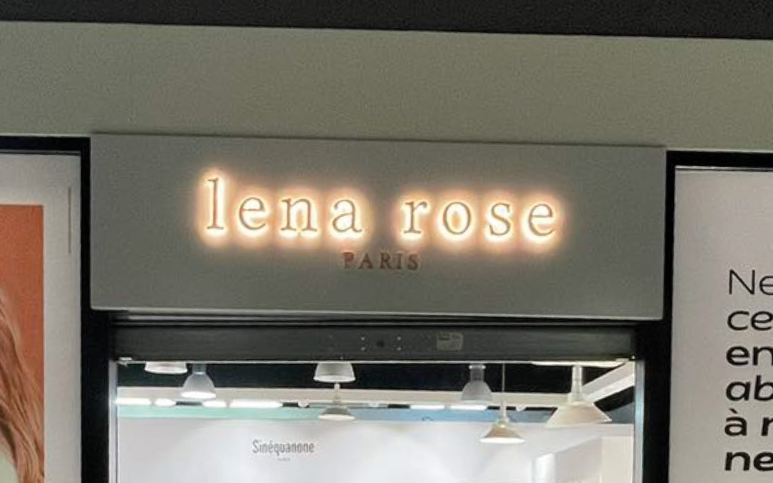 Lena Rose par Cominled Installation écran Led par Cominled